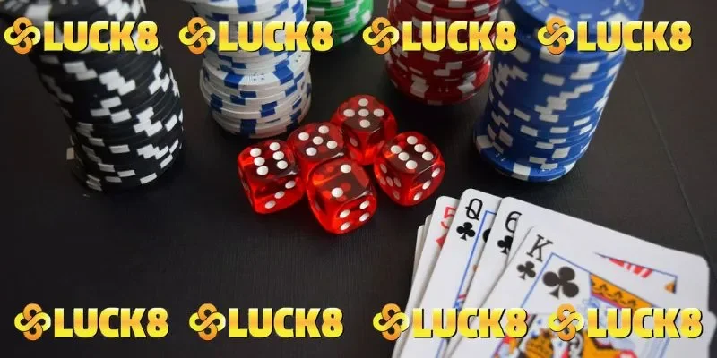 Khi chơi bài sâm, người chơi sẽ đánh bài theo vòng ngược chiều kim đồng hồ